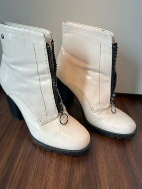 Simply Vera Vera Wang White Patent Front-Zip Ankle Boots